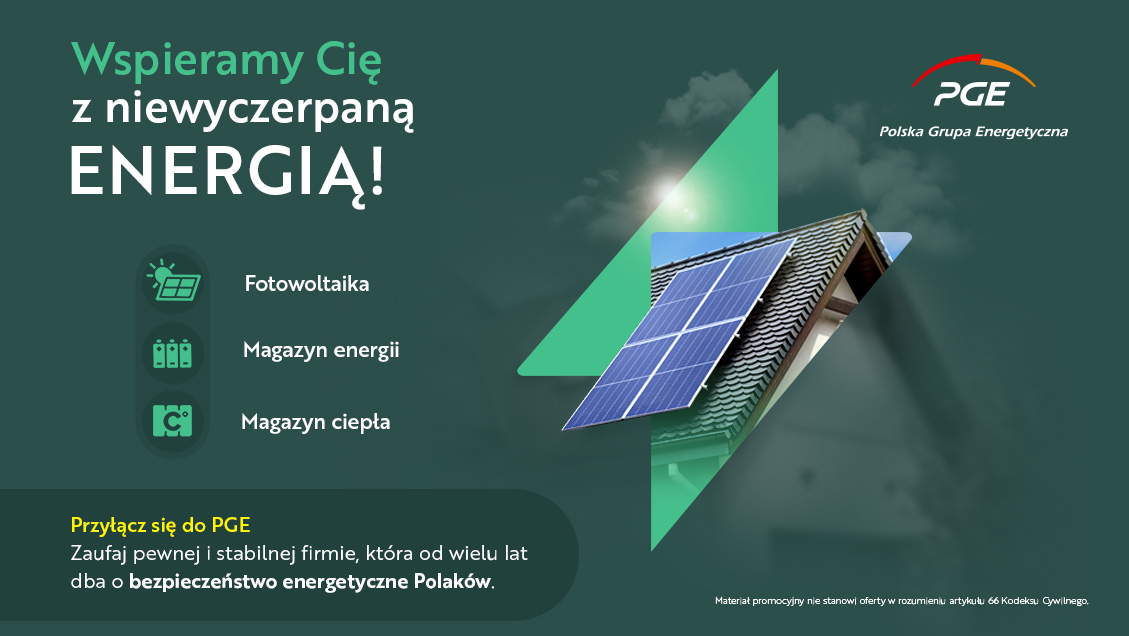 Fotowoltaika z PGE i Magazyny Energii oraz ciepła. Wycinek dachu z panelami PV na zielonym tle.